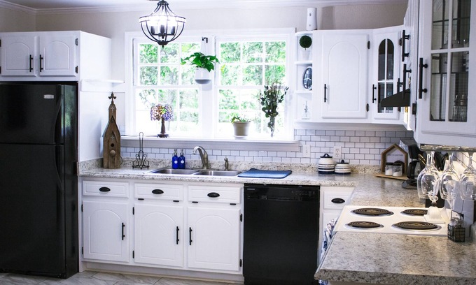 Dothan Cottage | Swing the day away at this adorable 1952 cottage