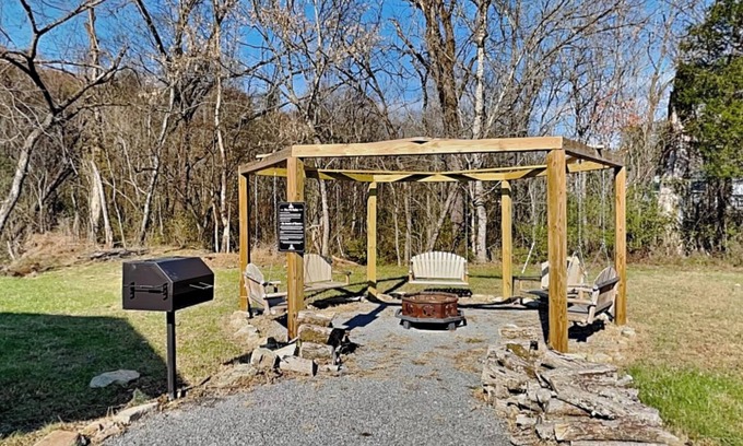 Sevierville Cabin | Swinging S'mores