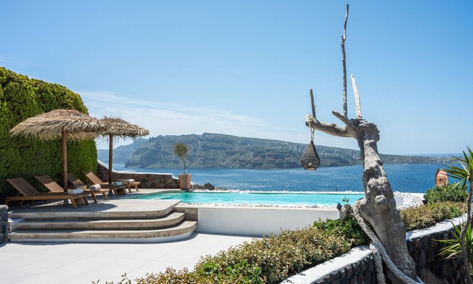Oia Villa | SWINGING SUNSET villa - Private Swimming pool & Private outdoor heated spa