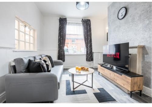 Swinton Apartment | Swinton Victoria Park house with parking