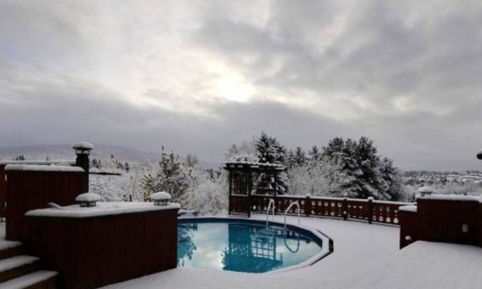 Saint-Brigitte-de-Laval House | Swiss Chalet with outdoor spa