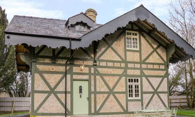 Mohill Cottage | SWISS COTTAGE, character holiday cottage in Mohill, County Leitrim