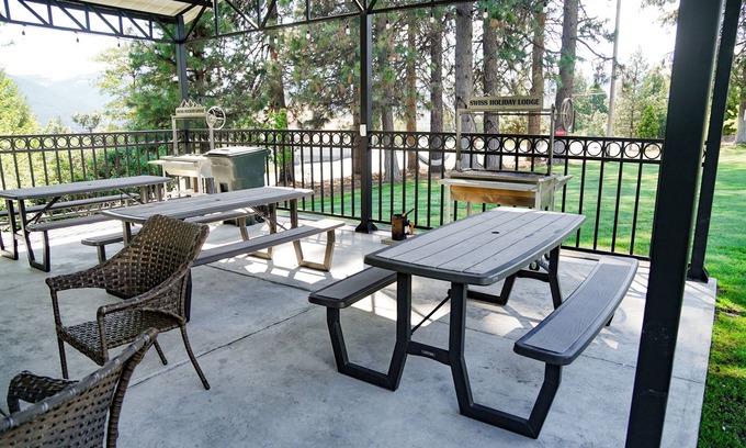 Mount Shasta Hotel | Swiss Holiday Lodge