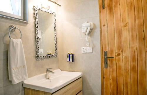 Nathia Gali Hotel | Swiss