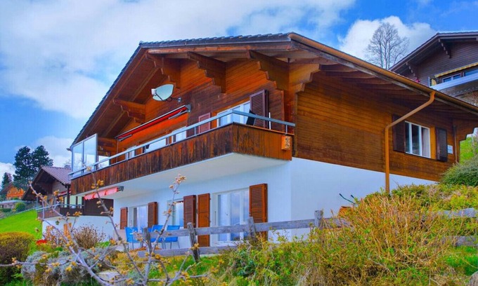 Aeschlen ob Gunten Apartment | SwissHut Stunning Views Alps & Lake - Chalet Lena