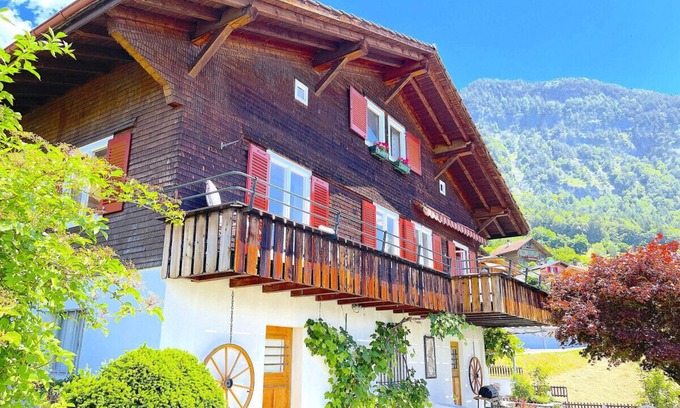 Merligen Apartment | SwissHut Stunning Views Alps & Lake - Chalet Christina