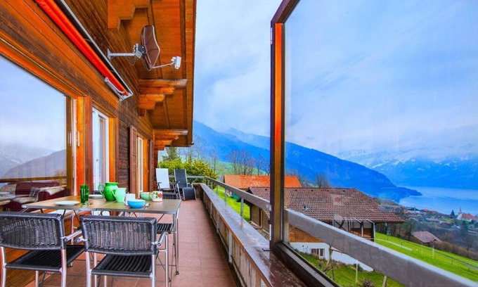Aeschlen ob Gunten Ski Chalet | SwissHut Stunning Views Alps Lake - Chalet Lena