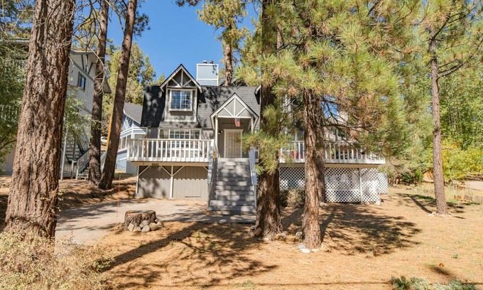 Moonridge House | Switzerland - Cozy cabin set among the fragrant pine trees with peekaboo views of both ski resorts!