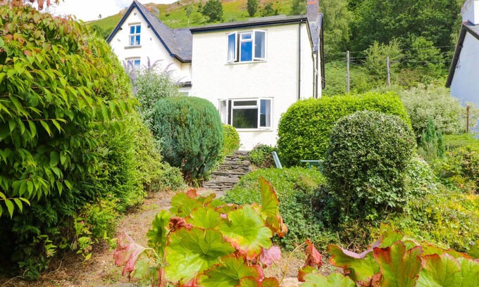 Glyndyfrdwy House | SWN Y COED, family friendly, character holiday cottage in Glyndyfrdwy