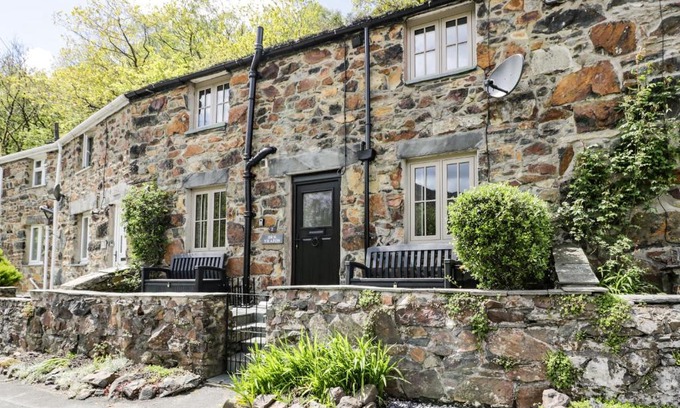 Beddgelert House | Swn yr Afon
