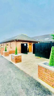 York House | Sycamore Cottage with Hot Tub