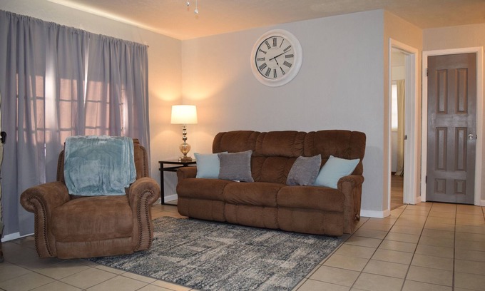Roswell House | Sycamore Home Stay & Rest in Roswell