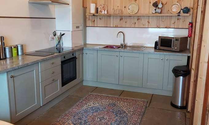 Westbrook Court Cabin | Sycamore Lodge-1 Bed-Sleeps 4-Free Parking