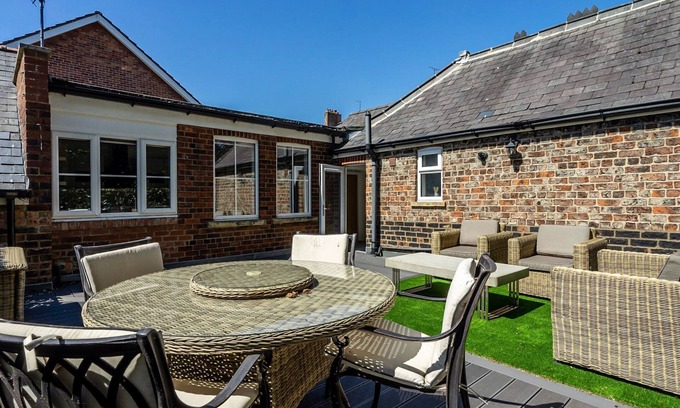 Bootham Apartment | Sycamore Place - 1A - sleeps 3 guests in 1 bedroom