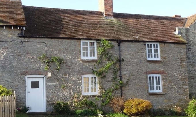 Littlebredy Cottage | Sycamores Cottage, near the Dorset Coast.