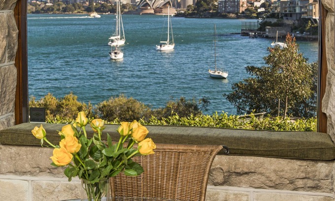 Cremorne Point Apartment | Sydney Harbourfront Apartment – Opera House, Harbour Bridge & City Skyline Views