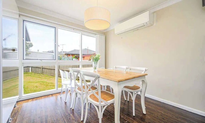 Moorebank House | Sydney Moorebank 4 bed house, close Liverpool