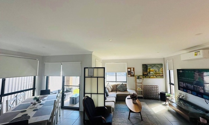 Austral House | Sydney's Leading 5 Bedroom home with AC, TVs and Study - Home away from home