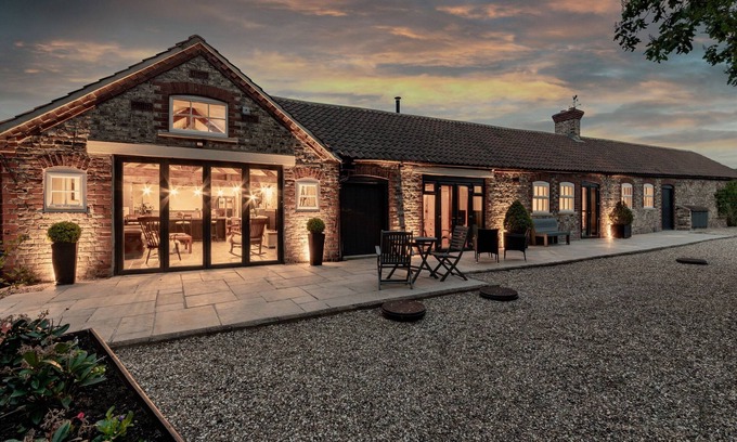 Burythorpe House | SYKES LODGE, pet friendly, luxury holiday cottage in Malton
