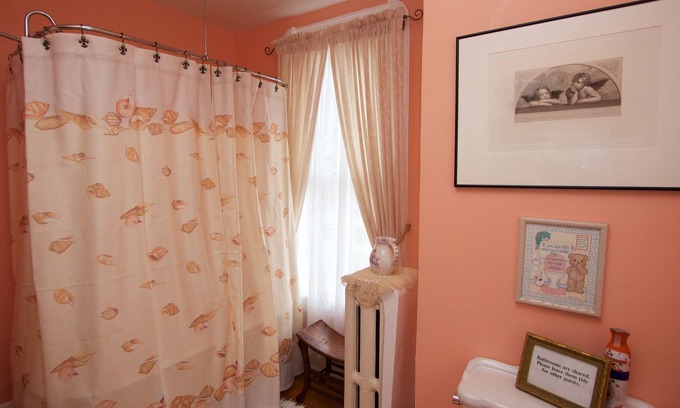 Urbana House | Sylvia's Irish Inn