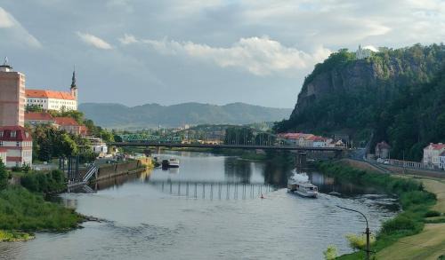 Decin Apartment | Symbiola River Apartments