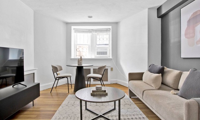 Fenway–Kenmore Apartment | Symphony 1BR next door to laundromat