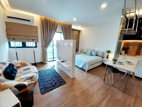 Seri Kembangan Apartment | Symphony Tower Studio # 4 with balcony