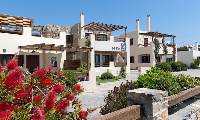 Megas Gialos Hotel | Syra Bay