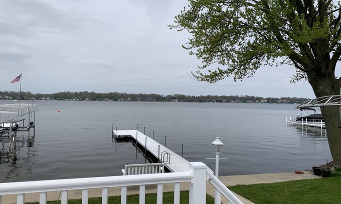 Syracuse House | Syracuse lake front