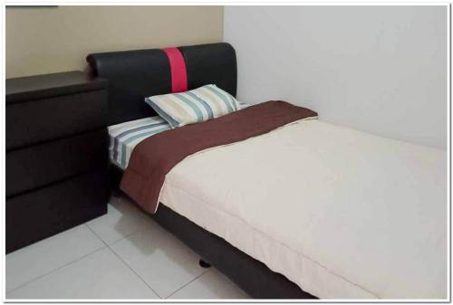 Cikampek Hotel | Syukur Guesthouse Syariah near Exit Toll Cikopo RedPartner