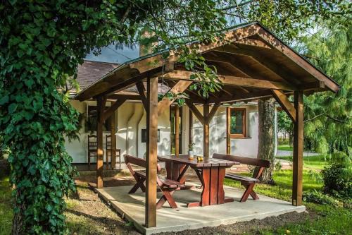 Szarvas House | Szalmaszál Vendégház
