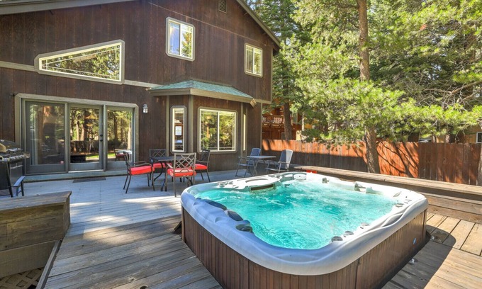 Tahoe Valley House | TāHaus - Hot Tub + Pool Table + Dog Friendly