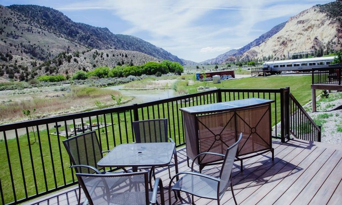 Sevier Apartment | T-07) Western Pacific