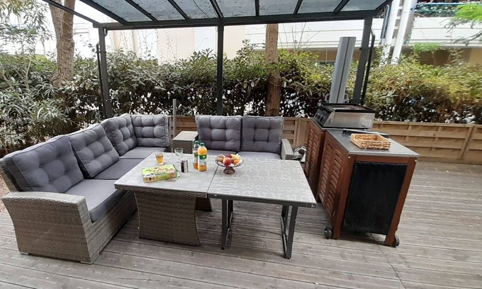 La Jetee Apartment | T2 apartment with pool and parking