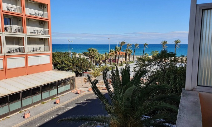 Escaro Apartment | T2 apartment 60 metres from the beach with sea view and private parking