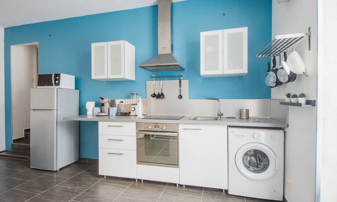 Ollioules Apartment | T2 APARTMENT + LARGE TERRACE +2 PRIVATE PARKING