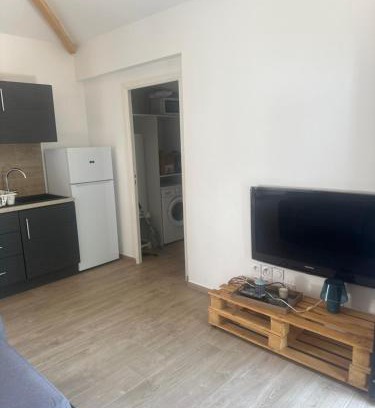 Rocbaron House | T2 avec spa en centre VAR