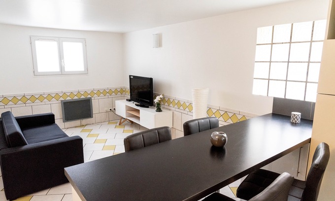 Clichy-Sous-Bois Apartment | T2 Cozy near Paris, CDG Airport, Disney