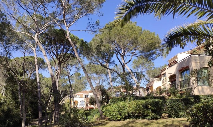 Valescure Apartment | T2 Golf Valescure, swimming pool, tennis & private garden