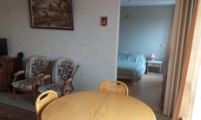 Saint-Lo Apartment | T2 near the center, the swimming pool and a leisure park. All shops 2 minutes away.