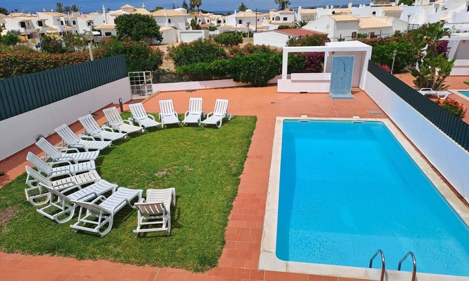Gale Apartment | T2 r/c Galé, Piscina, BBQ, A/C, para a praia vai a