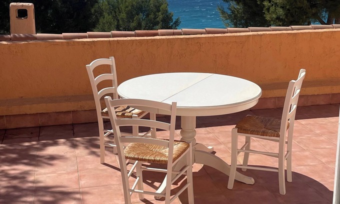 La Madrague Apartment | T2 sea view, very quiet.