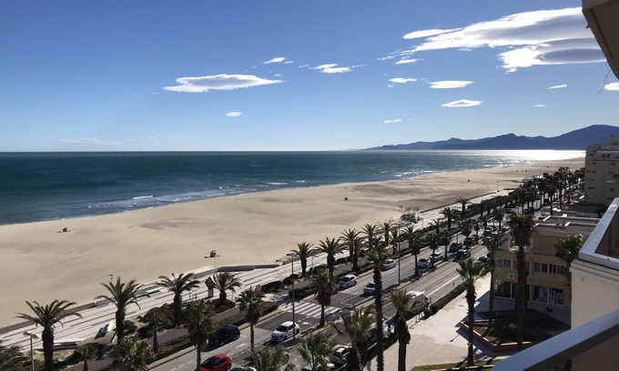 La Cote Radieuse Apartment | T2 standing 4 * crossing 44m2 on the beach (20m) 4 pers 1 bedroom, 7 Etg, free WIFI