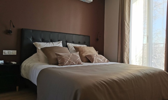 Moyen-Vernet Apartment | T2 with shower and king bed