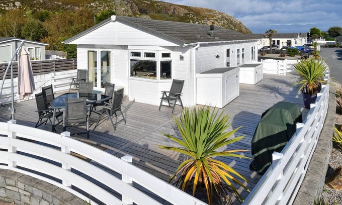 Mynytho Ski Chalet | T28, The Warren in the beautiful Pwllheli