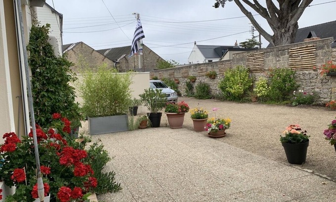 Batz-sur-Mer Apartment | T3 apartment of 50 m2 with large courtyard, quiet close trade and beaches