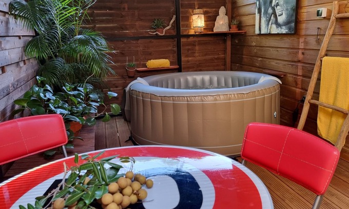 Sainte Marie House | T3 approximately 65 M² located at 400m altitude 10mnde l'Aéroport mountain sea view.