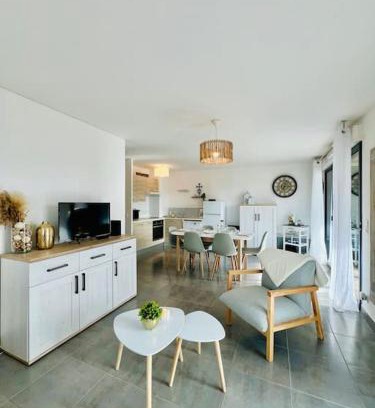 Villeneuve-les-Maguelone Apartment | T3 cosy proche mer avec Parking