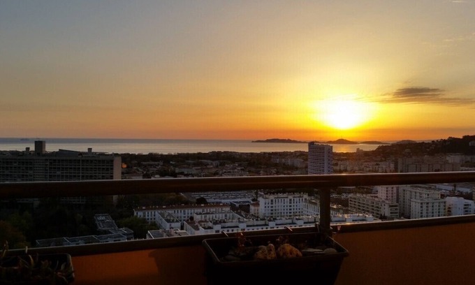 Sainte-Marguerite Apartment | T3 exceptional view of the sea and hills, near the sea and the Vélodrome