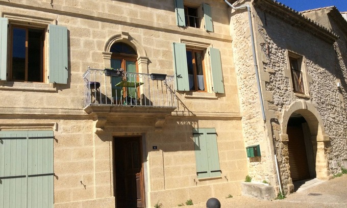 Collias Apartment | T3 HEART OF THE VILLAGE CLOSE TO SHOPS AND RIVER